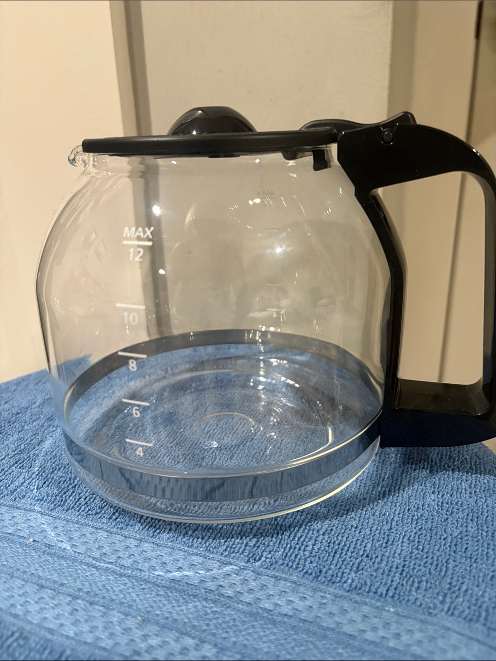 Glass Coffee Carafe with Black Handle and Lid - Clear